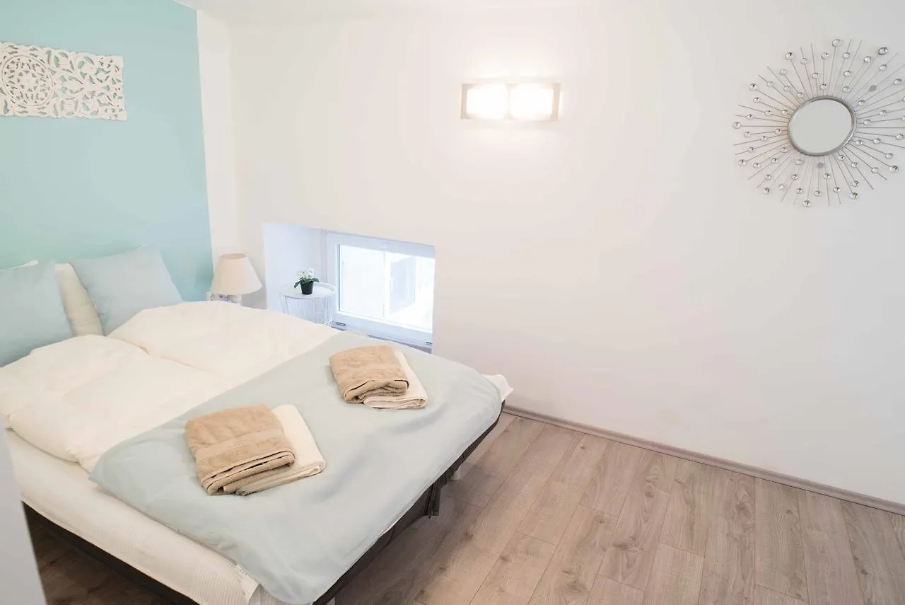 Great Trees Apartment بودابست
